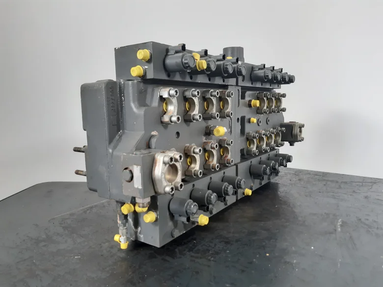 Distributeur hydraulique pour LIEBHERR R974C