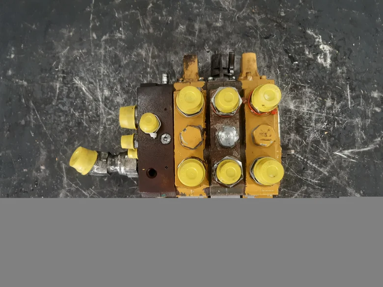 Hydraulic distributor for CATERPILLAR 918M
