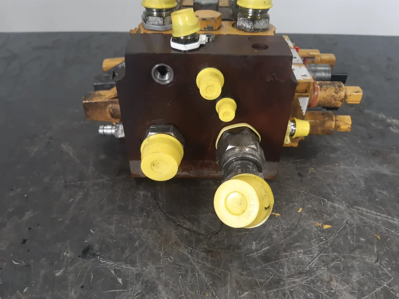 Hydraulic distributor for CATERPILLAR 918M