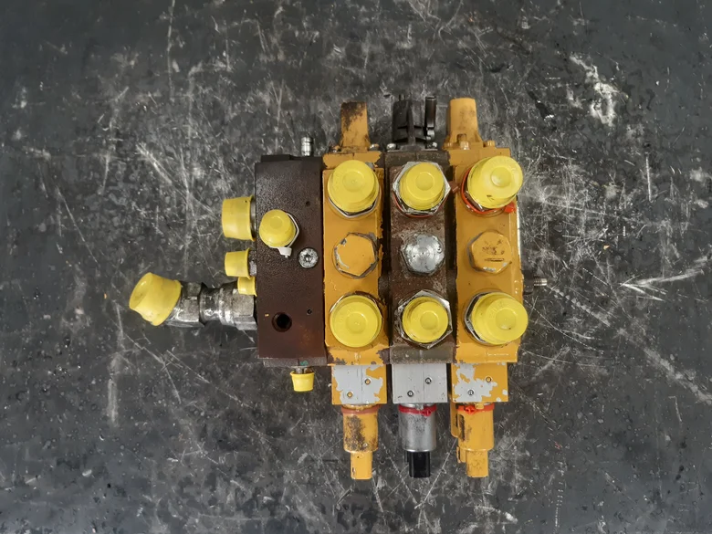 Hydraulic distributor for CATERPILLAR 918M
