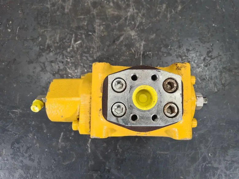 Distributeur hydraulique pour KOMATSU PC228USLC-11