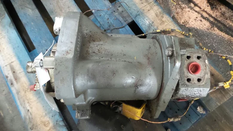 Swivel joint for LIEBHERR R954C