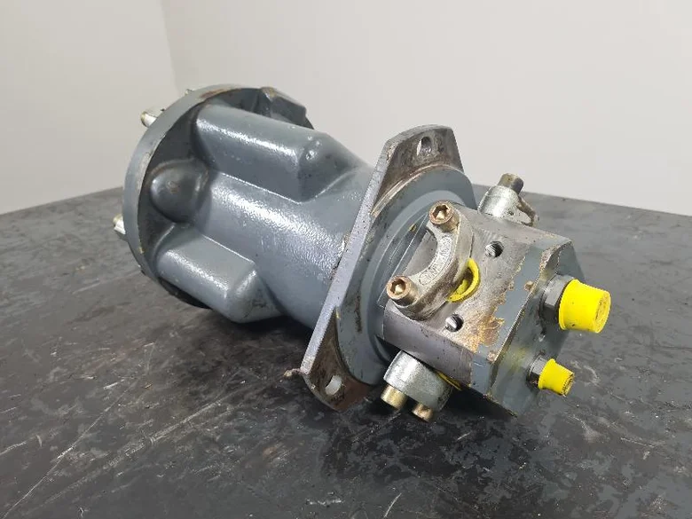Swivel joint for LIEBHERR R916 ADVANCED