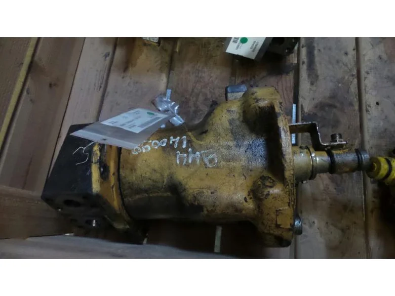 Swivel joint for LIEBHERR R944