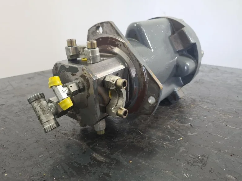 Swivel joint for LIEBHERR R906LC