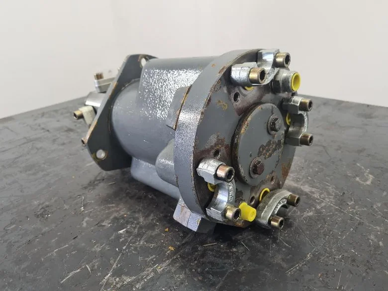 Swivel joint for LIEBHERR R906LC