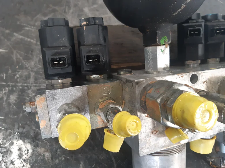 Válvulas eléctricas para LIEBHERR R974C