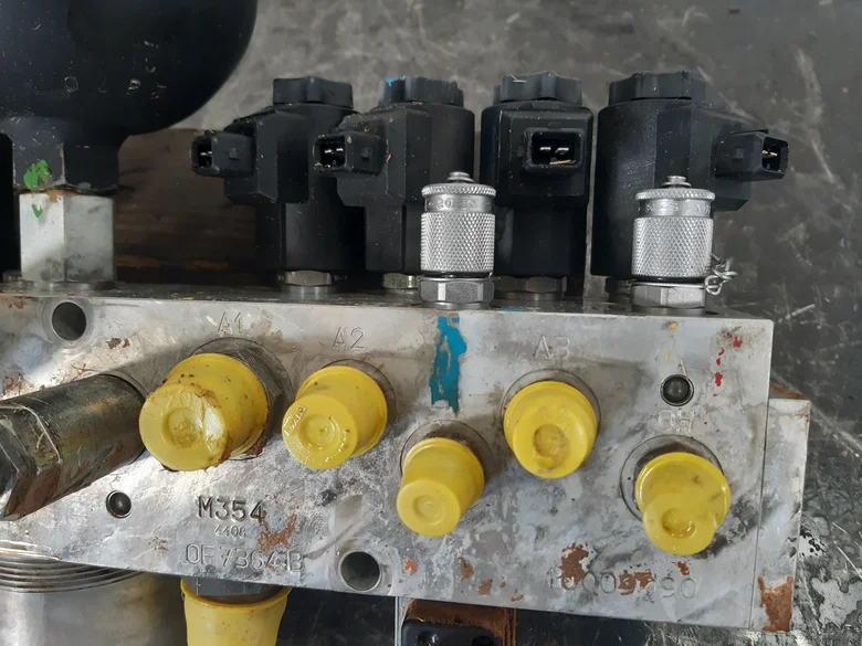 Válvulas eléctricas para LIEBHERR R974C