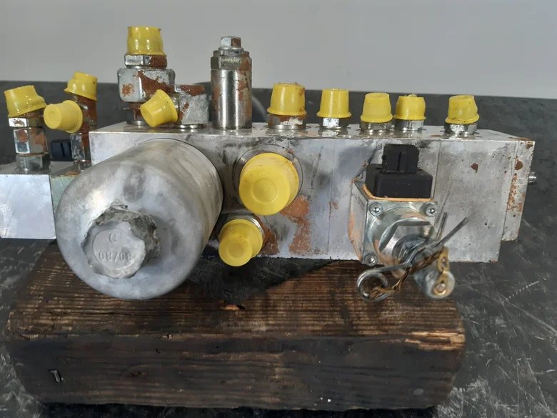 Válvulas eléctricas para LIEBHERR R974C