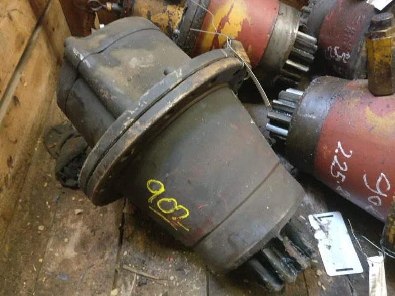 Rotation reducer for LIEBHERR R902LI