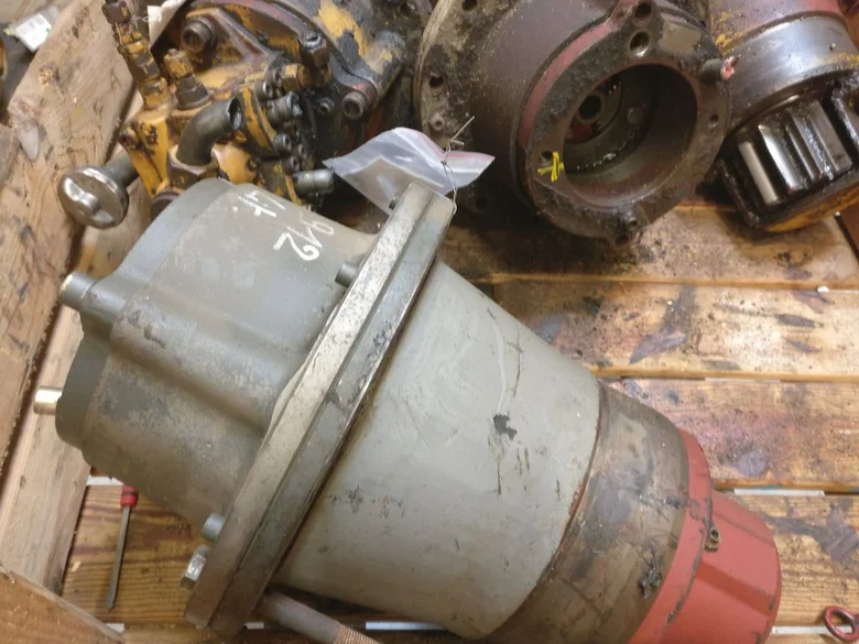 Rotation reducer for LIEBHERR A912LI