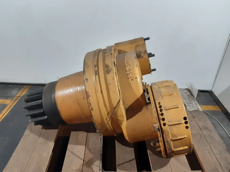 Rotation reducer for LIEBHERR R972