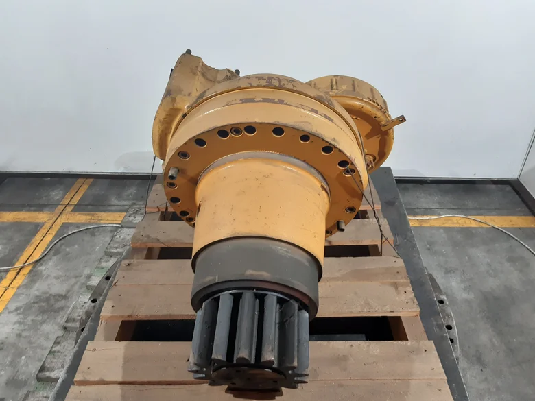 Rotation reducer for LIEBHERR R972