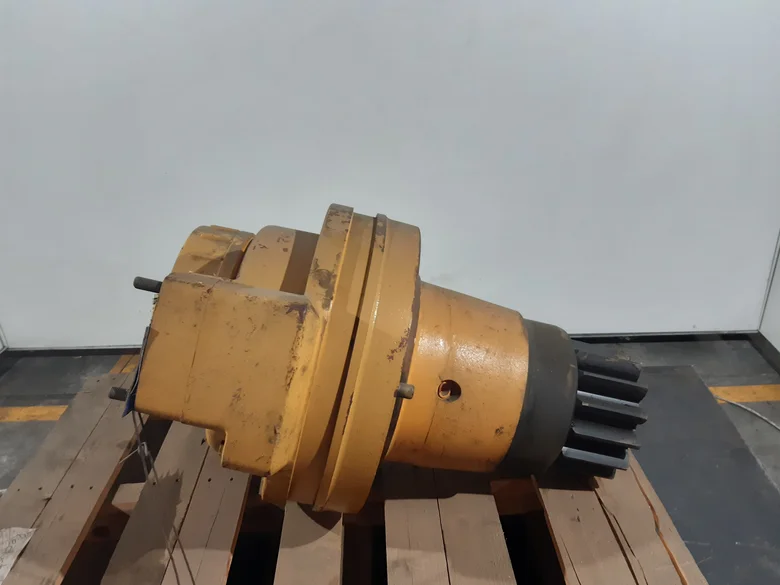 Rotation reducer for LIEBHERR R972