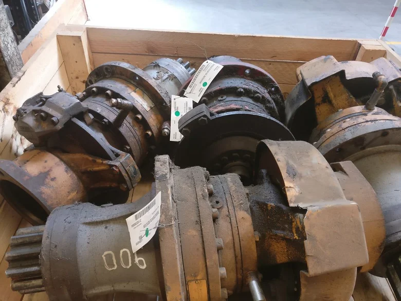 Rotation reducer for LIEBHERR R900