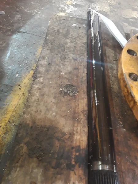 Arbre de roue pour LIEBHERR L550