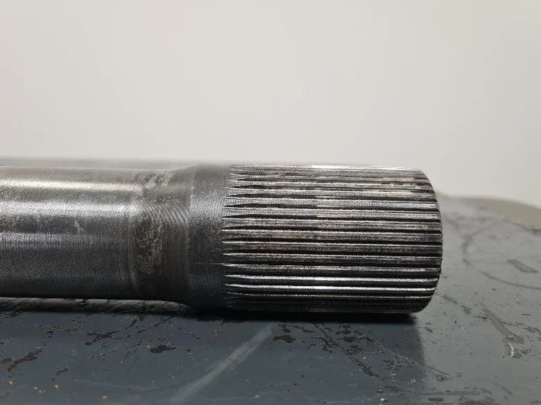 Wheel shaft for LIEBHERR L580