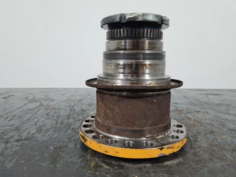 Wheel spindle for LIEBHERR A902LI