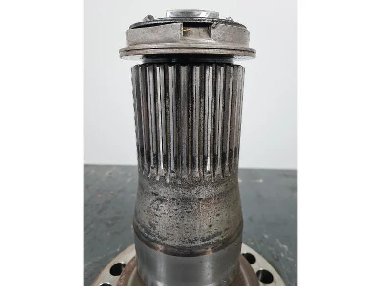 Wheel spindle for VOLVO A35D