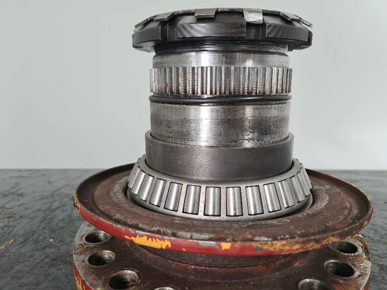 Wheel spindle for LIEBHERR A912LI