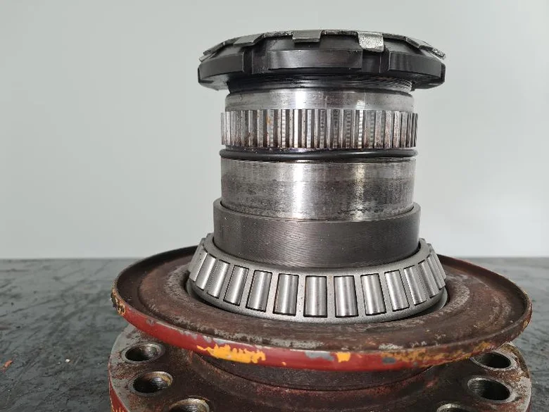 Wheel spindle for LIEBHERR A912LI
