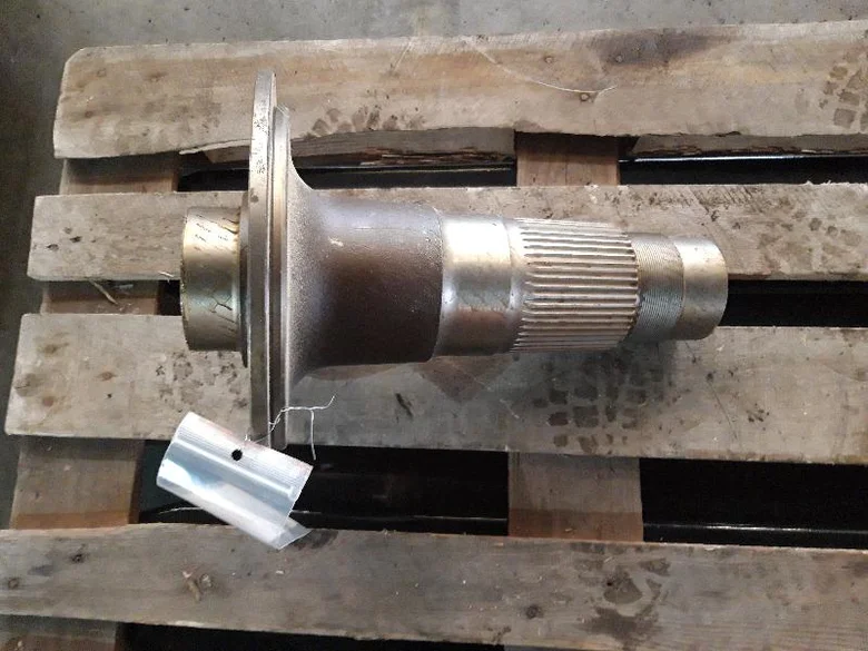 Wheel spindle for CATERPILLAR D4E