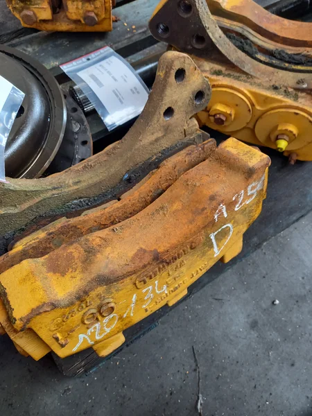 Pinza para VOLVO A25C