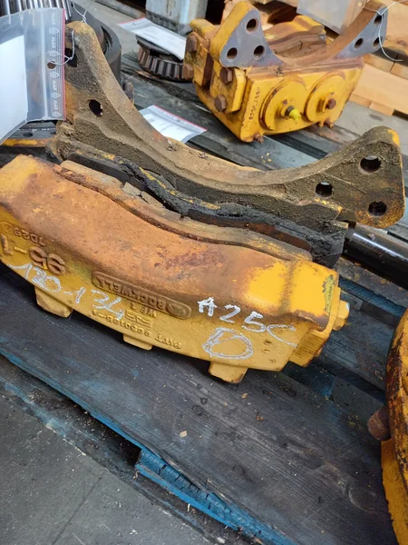 Caliper housing for VOLVO A25C