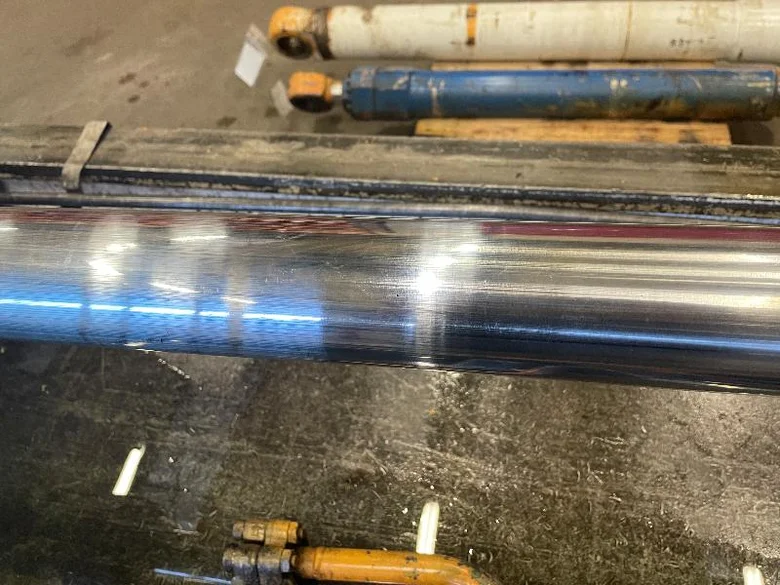 Vérin de flèche pour CASE 688B