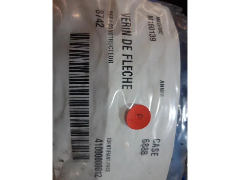 Vérin de flèche pour CASE 688B