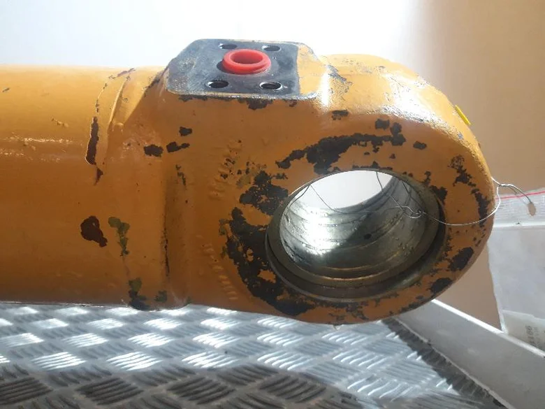 Vérin de flèche pour LIEBHERR R904