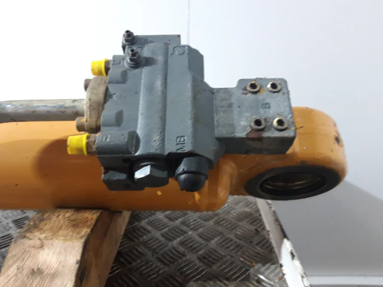 Vérin de flèche pour LIEBHERR R924COMP
