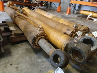 Vérin de flèche pour LIEBHERR R934