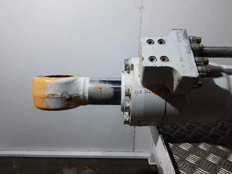 Vérin de flèche pour LIEBHERR R934C