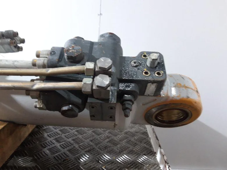 Vérin de flèche pour LIEBHERR R934C