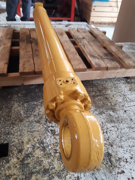 Vérin de flèche pour LIEBHERR R916