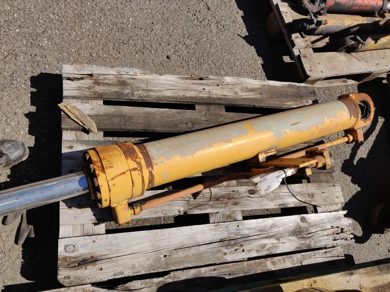 Vérin de flèche pour LIEBHERR R912