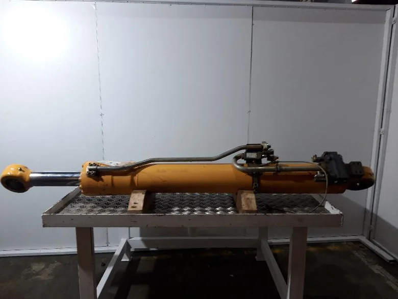Vérin de flèche pour LIEBHERR R924C