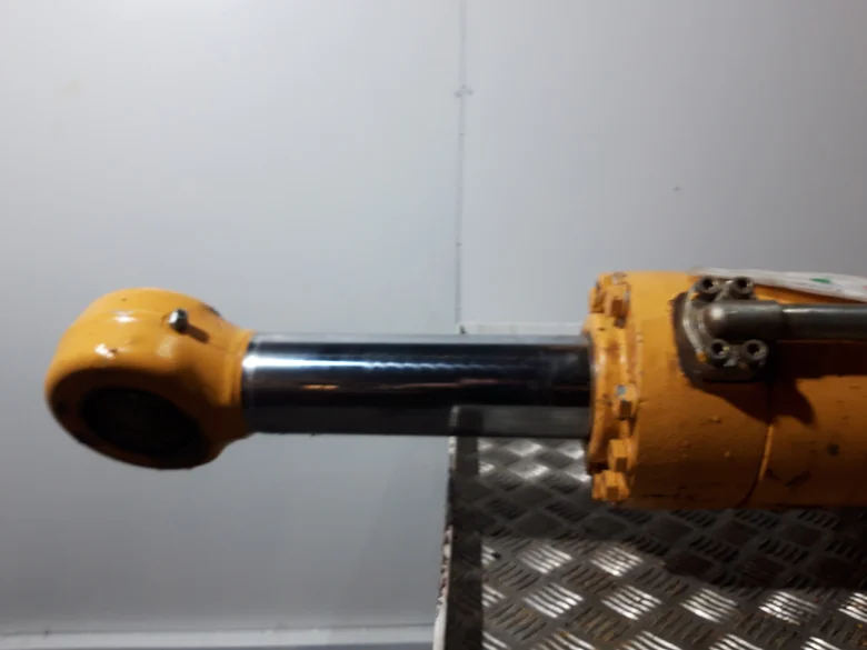 Vérin de flèche pour LIEBHERR R924C