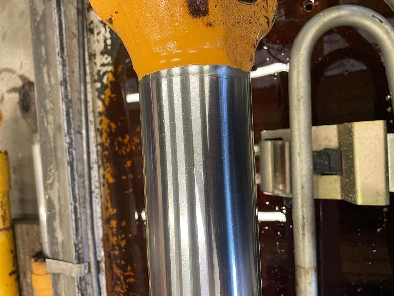 Vérin de flèche pour LIEBHERR R924C