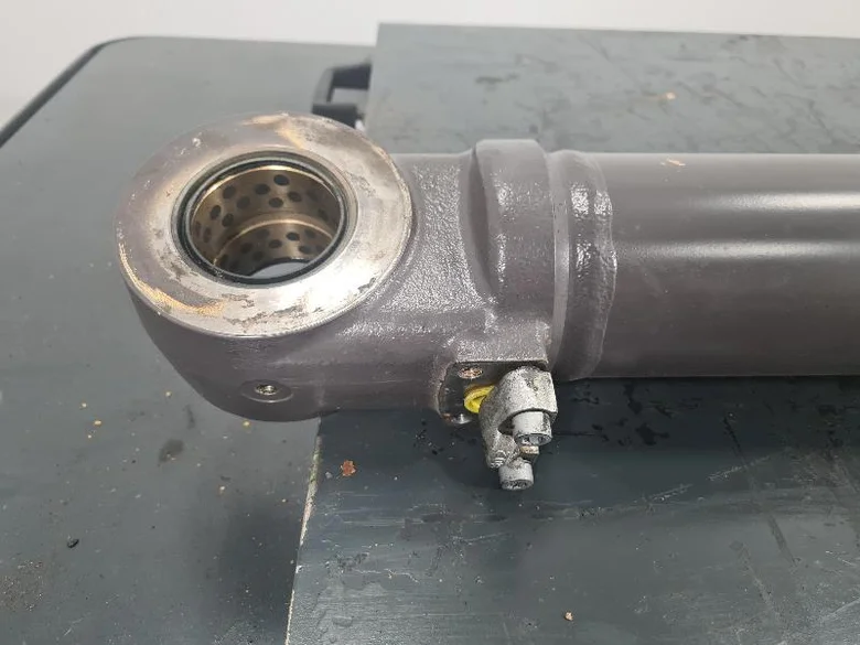 Vérin de flèche pour VOLVO EWR150E