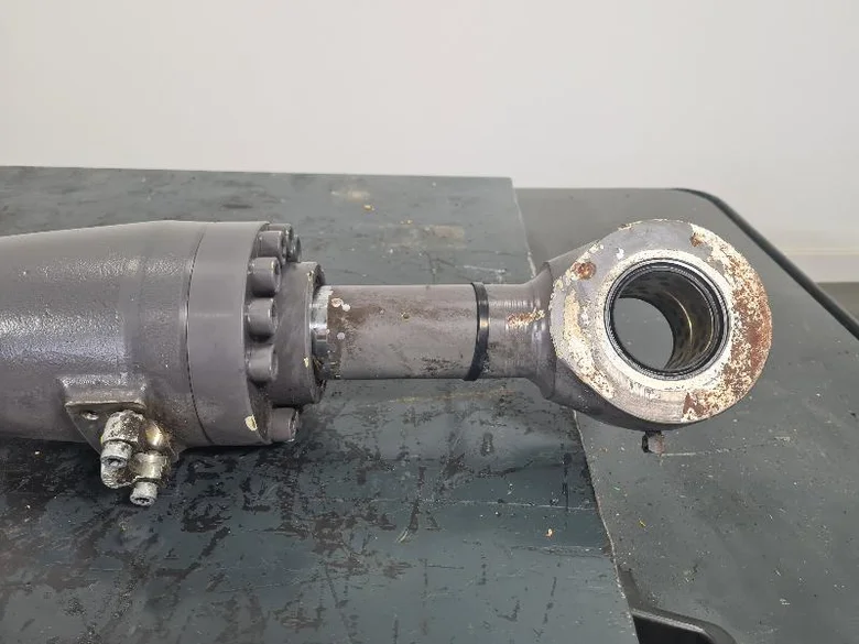 Vérin de flèche pour VOLVO EWR150E