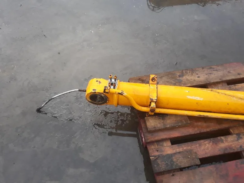Stick cylinder for JCB JS160