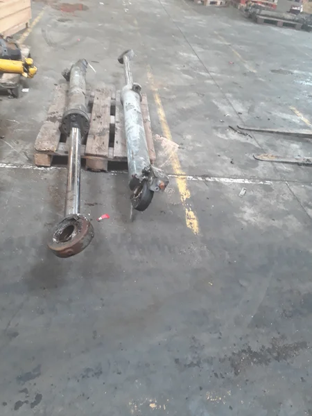 Cilindro de balanc edn para TEREX TM230