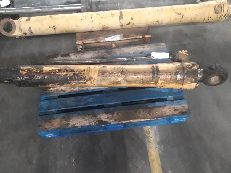 Cilindro de cucharón para LIEBHERR R944