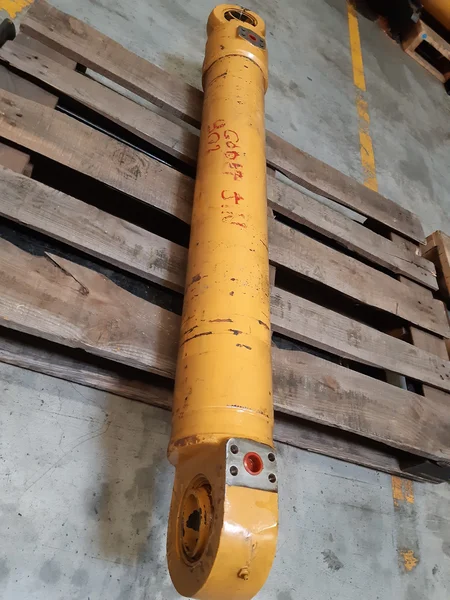 Bucket cylinder for LIEBHERR R902LC