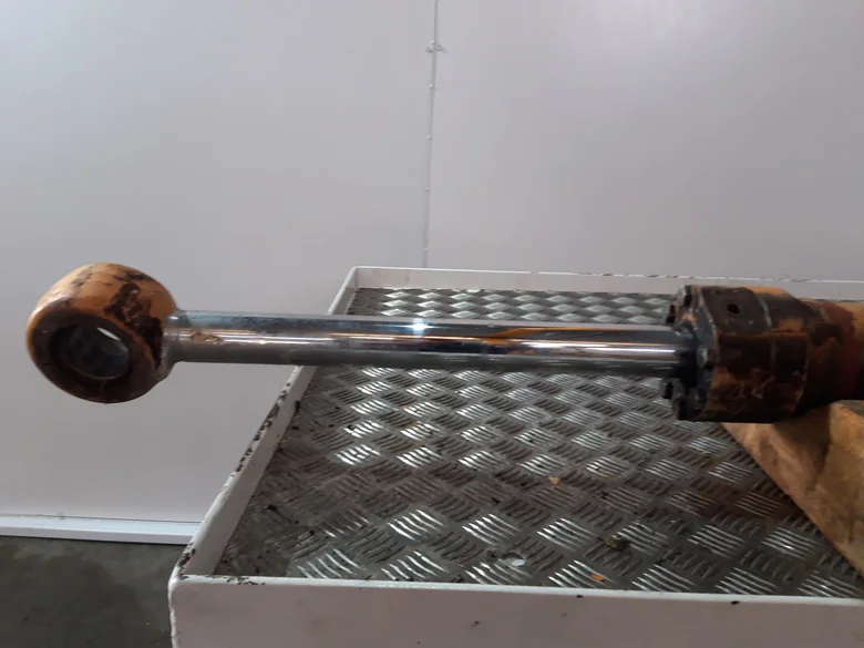 Cilindro de desplazamiento para LIEBHERR A310B