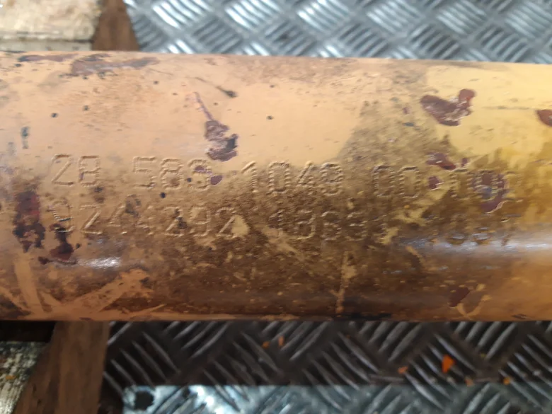 Cilindro de desplazamiento para LIEBHERR A310B