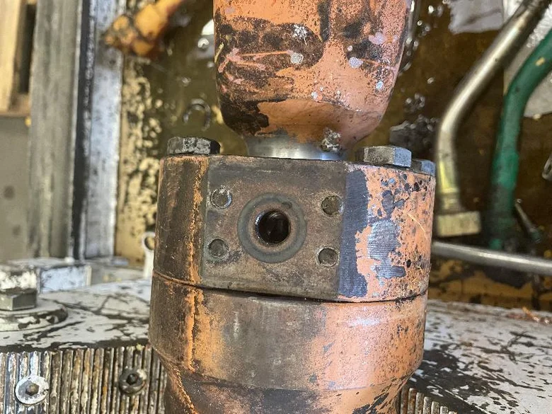 Cilindro de desplazamiento para LIEBHERR A310B