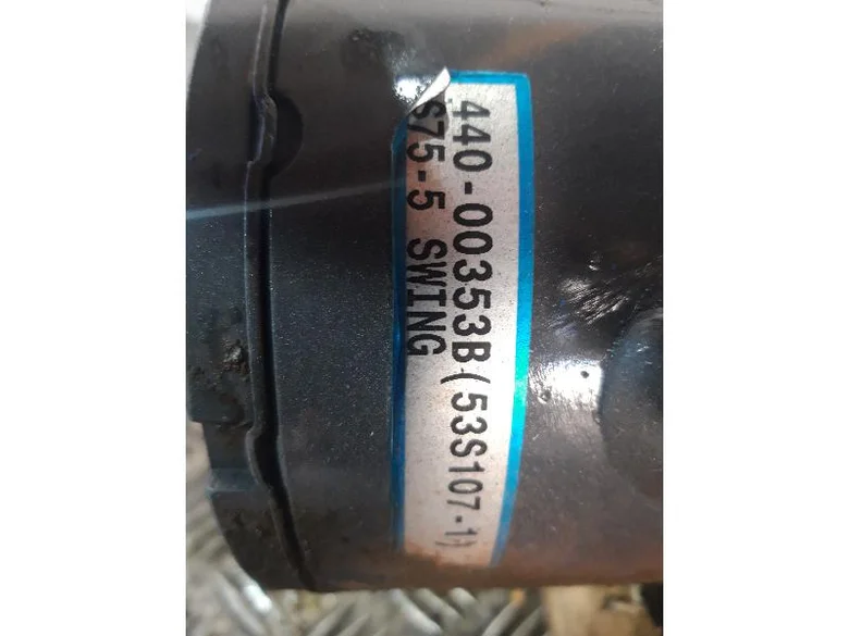 Vérin de déport pour DOOSAN S75V